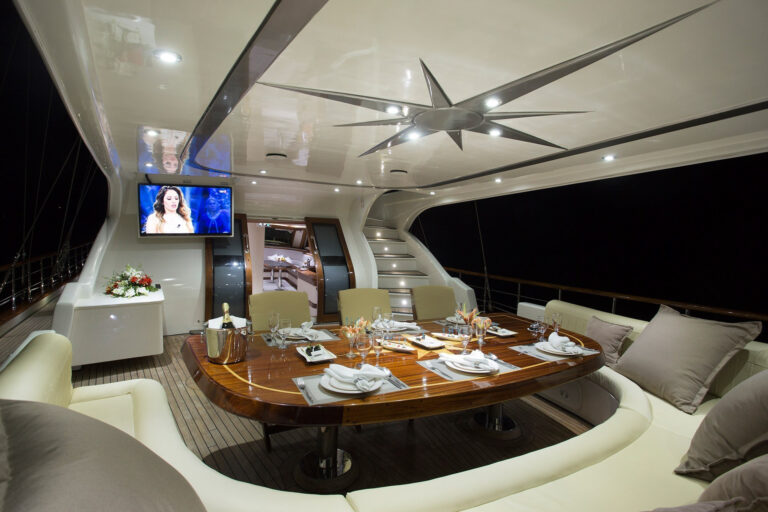 Alessandro Exterior - Dining area