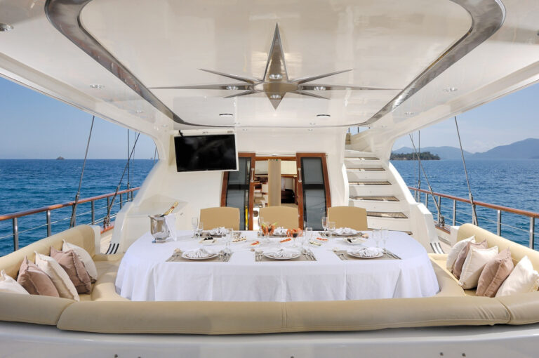 Alessandro Exterior - Dining area