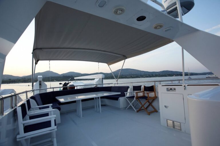 Alfresco Dining On Sundeck