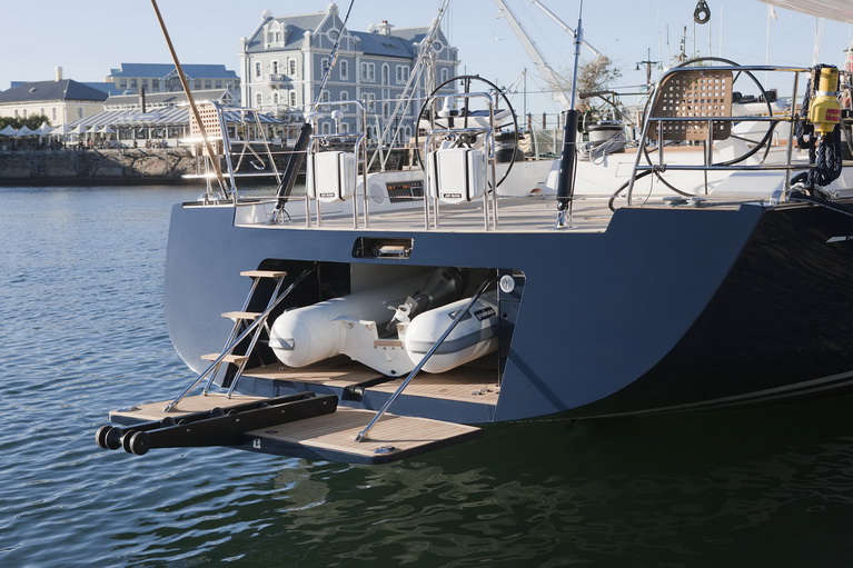 Almagores II yacht 2012 - SW 102 - The garage