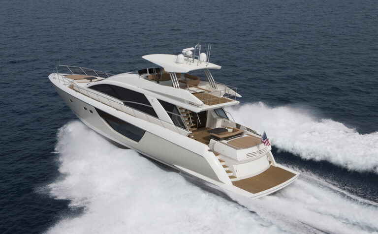 Alpha Express 76 Flybridge yacht - rear view