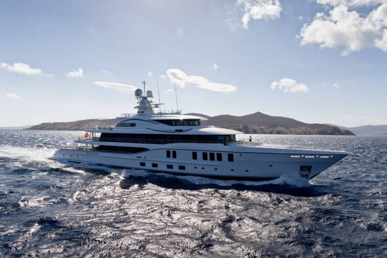 Amels Limited Edition 242 - Profile Underway
