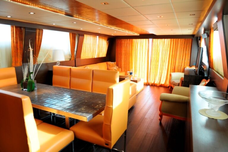 Andea -  Saloon Dinning