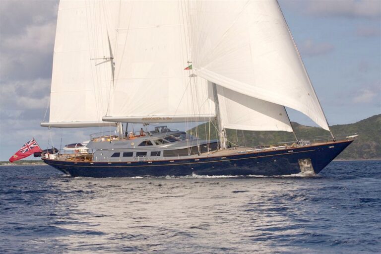 Andromeda La Dea At Anchor