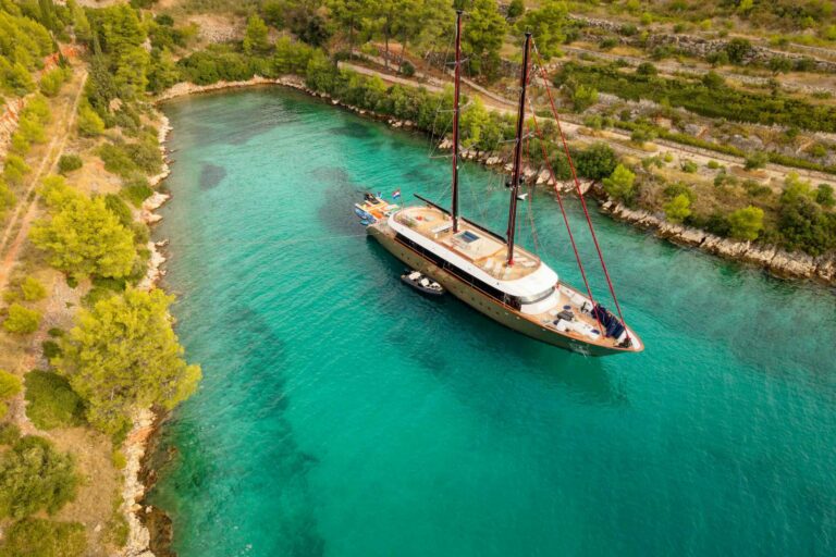Anetta Anchored In The Bay