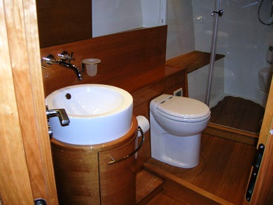 Antares III - Master bath
