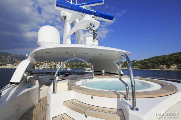 Apostrophe Yacht - Exterior