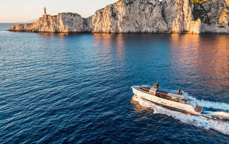 Arcadia 85 Yacht Running