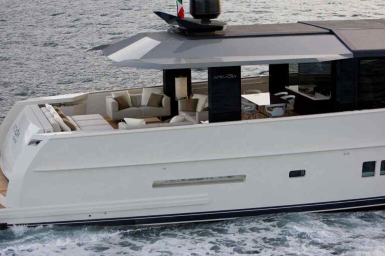 Arcadia Yachts SOLAR - Cockpit