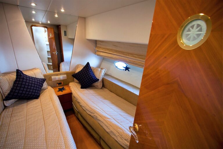 Aventura-twin Cabin