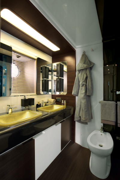 Azimut 72S Motor Yacht Owner Head