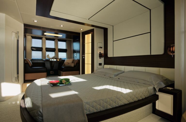 Azimut 72S Motor Yacht Owner Suite