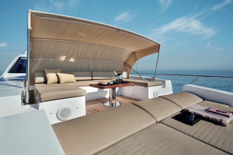 Azimut 77S Yacht - Sunbathing area