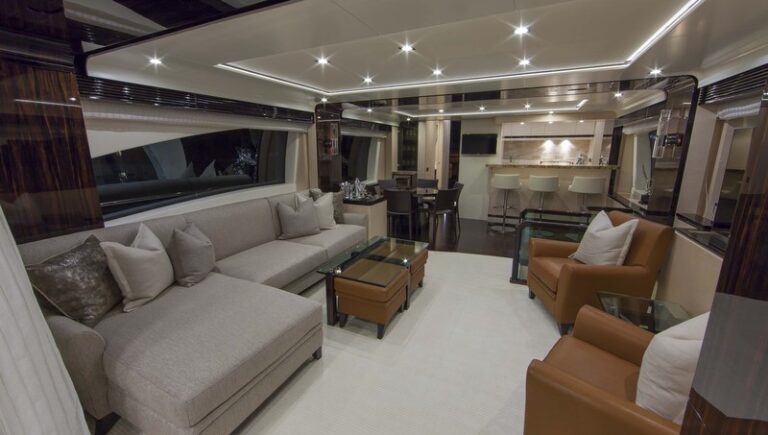 Azimut 84 US Version superyacht - Saloon