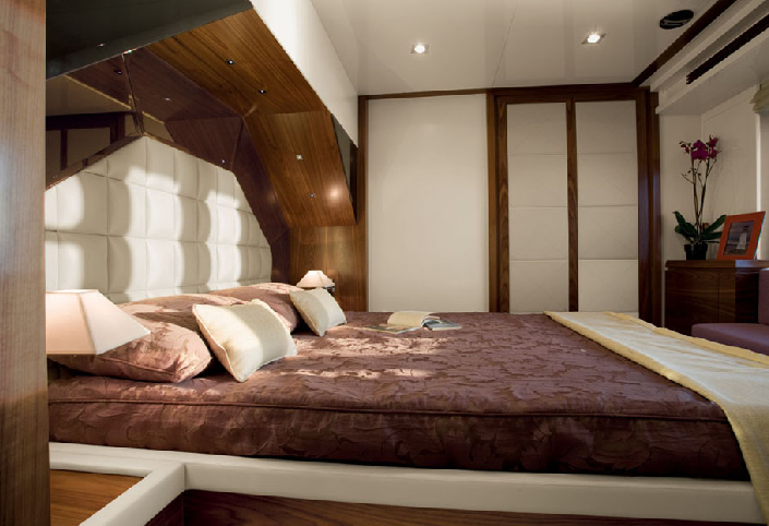 Azimut 88 Motor Yacht Guest Cabin