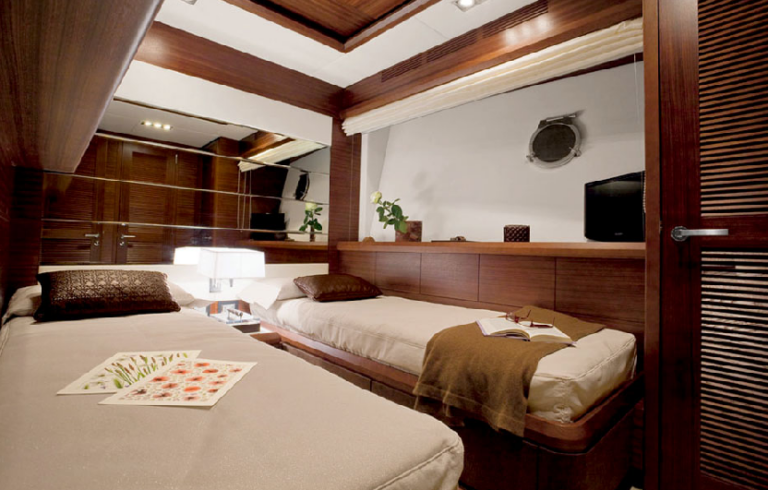 Azimut Leonardo 100 - Twin Cabin