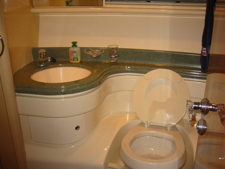 Azimut Yacht KIRAL -  Guest Ensuite