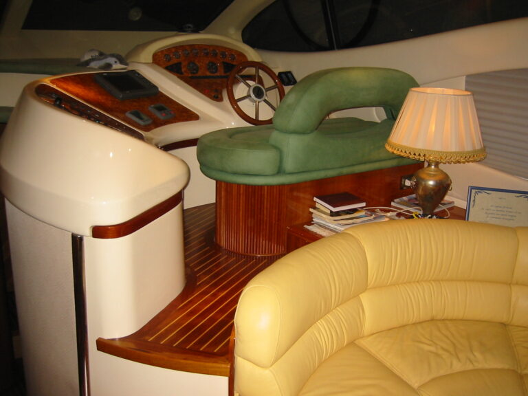 Azimut Yacht KIRAL -  Helm