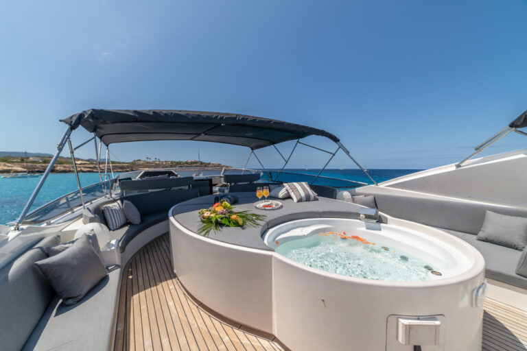Flybridge Jacuzzi