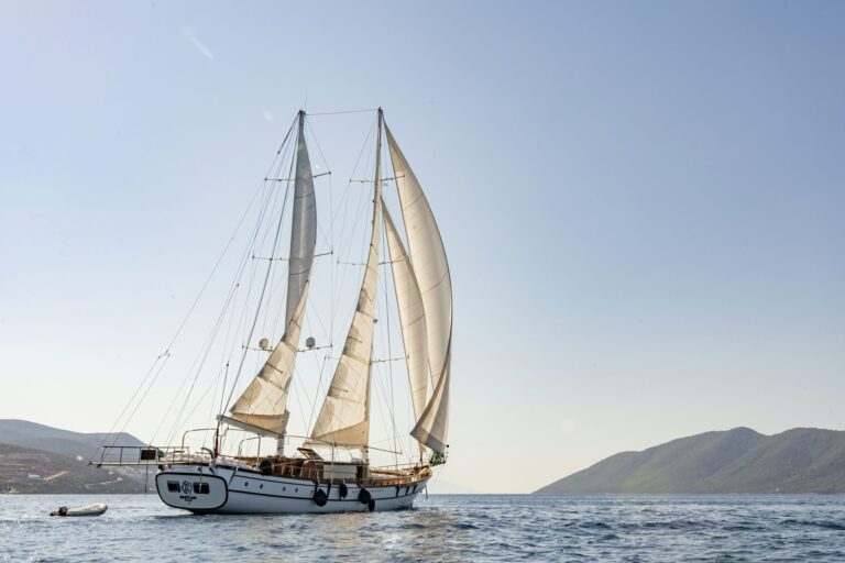BABYLON Motor Sailer