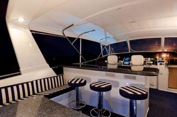 BAMA BREEZE -  Flybridge Bar