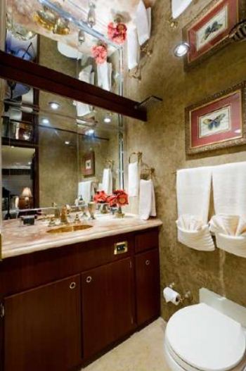 BAMA BREEZE -  VIP Bathroom
