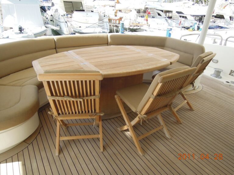 BEACHSEEKER -  Aft Deck Dining
