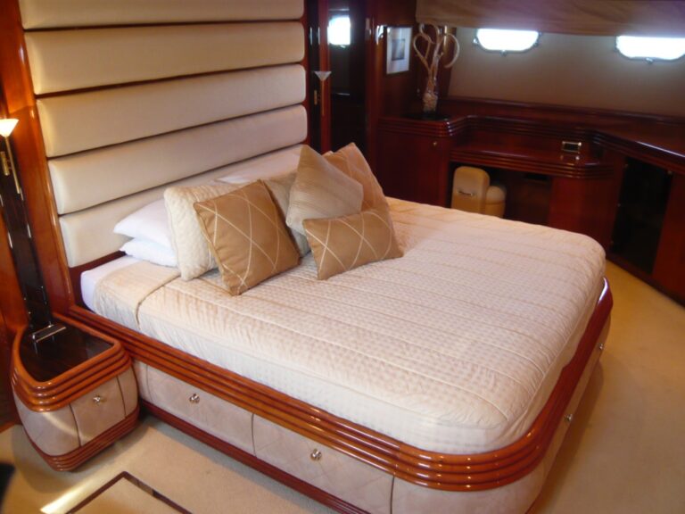 BEACHSEEKER -  Double Cabin