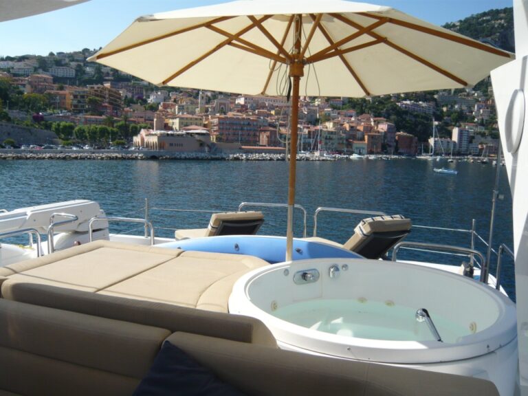BEACHSEEKER -  Sundeck Spa Pool