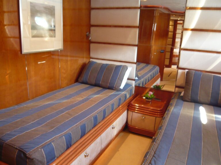 BEACHSEEKER -  Twin Cabin 2