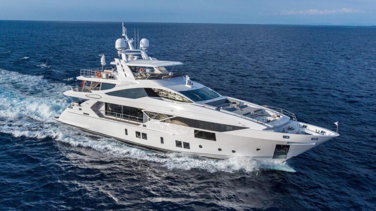 BENETTI Fast 125 Yacht - Underway