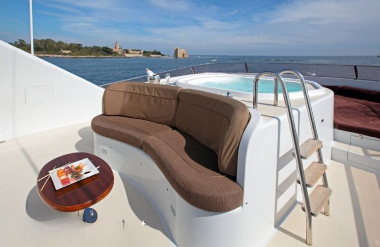 Exterior Sunbathing Area