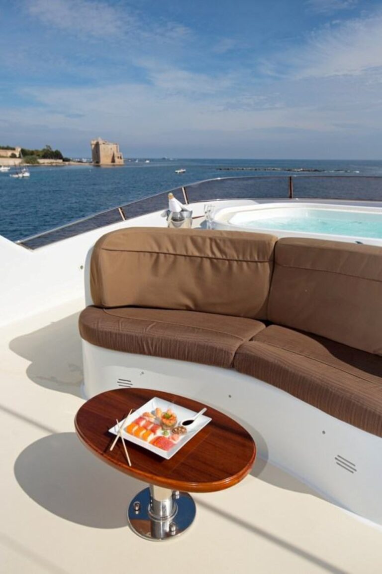 Exterior Sunbathing Area