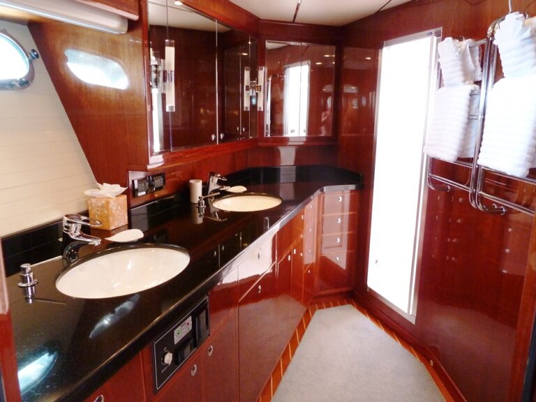 BEYOND CAPRICORN Bathroom