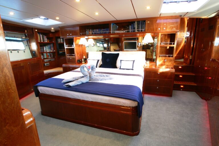 BEYOND CAPRICORN Master Cabin