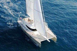 BLACK SWAN - Under sail