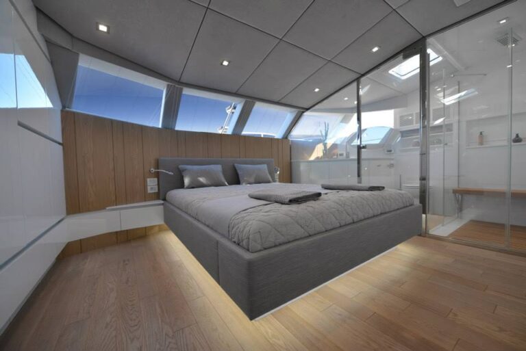BLUE BELLY Yacht - Master Suite