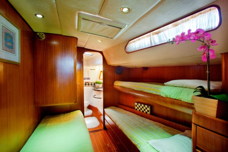BLUE PHOENIX - Guest fore cabin
