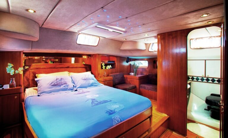 BLUE PHOENIX - Master cabin