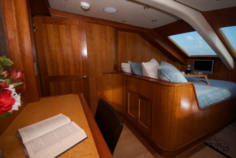 BOLDER WON - Master cabin