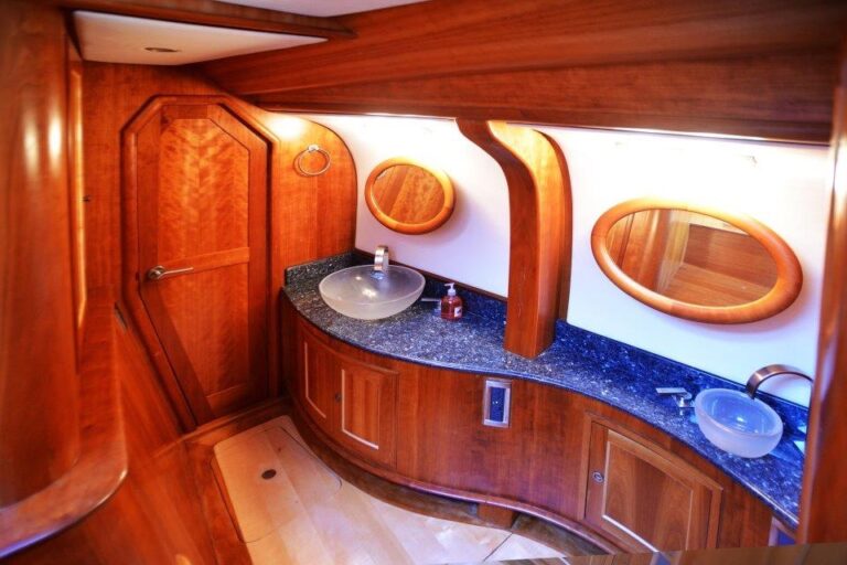 BOLDER WON - Master ensuite 1