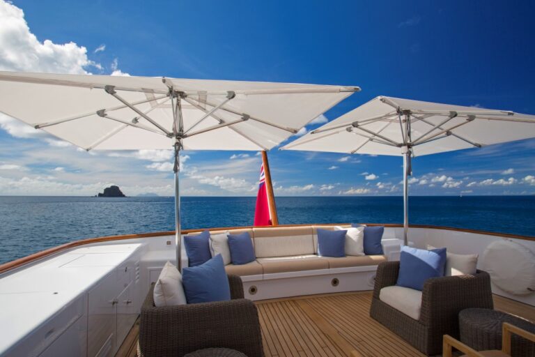 BROADWATER - Upper aft deck