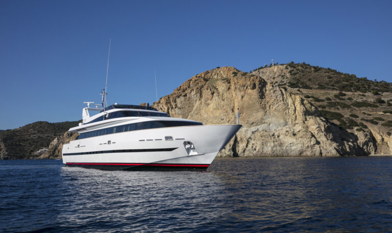 Baglietto Motor Yacht SOLE DI MARE - Bow View