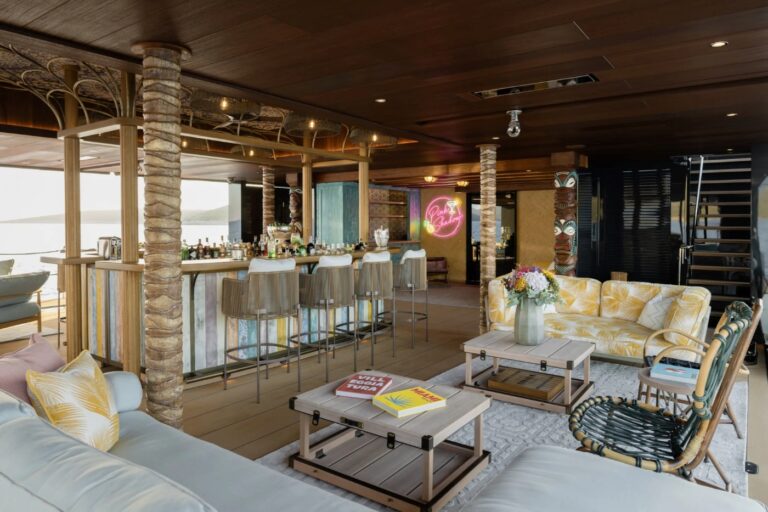 Bar With Exterior Relaxation Area