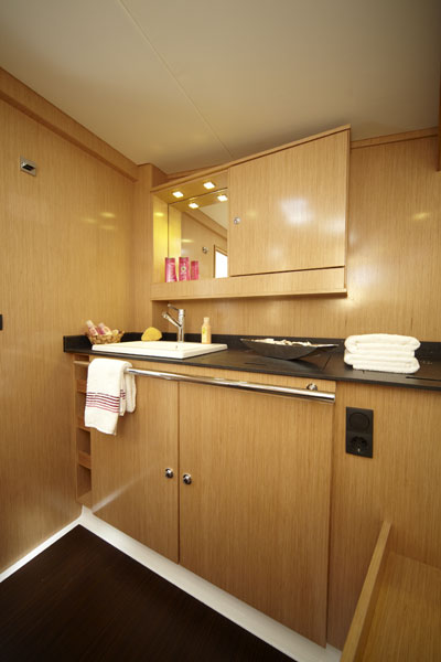 Bavaria 55 Cruiser - head area