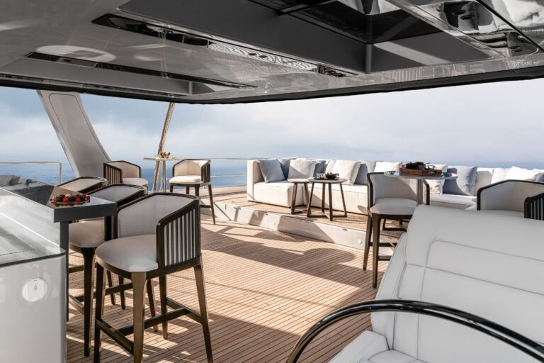 Beautiful Vast Flybridge -