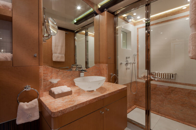 Bella Anna superyacht - Bathroom