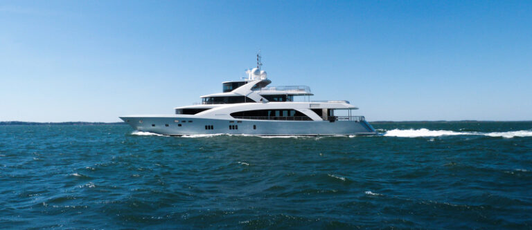 Belongers Yacht underway - side view