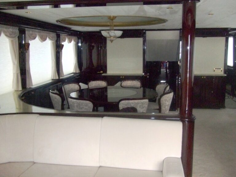 Bendis - Dining area
