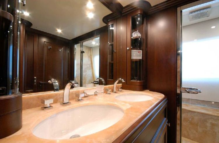 Benetti 122 Motor yacht -  Master Ensuite